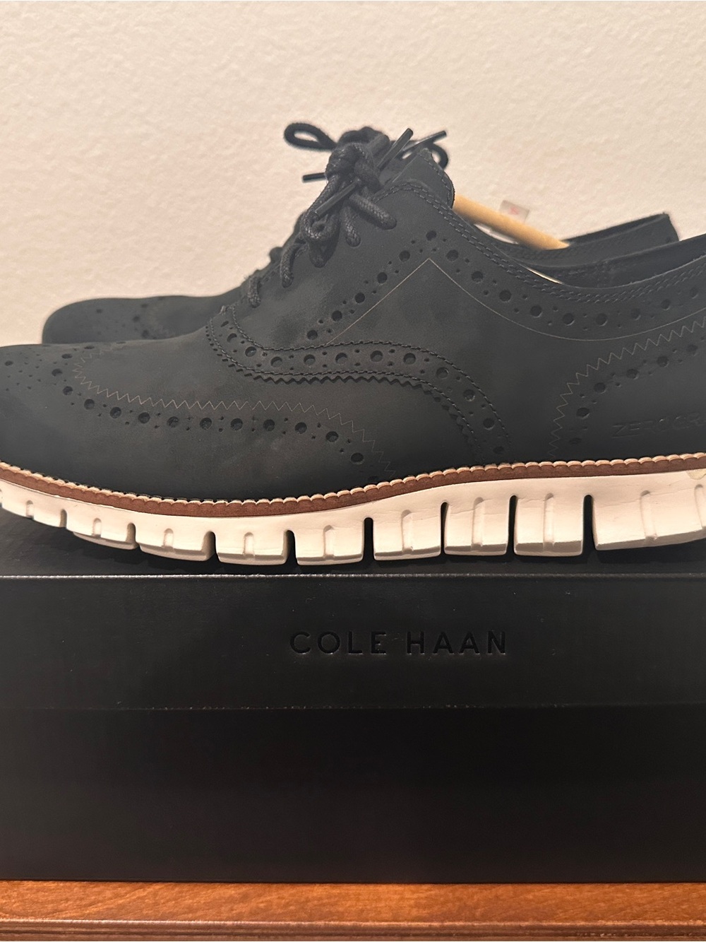 Cole Haan ZERØGRAND Wing Ox Wingtip Black Nubuck/Ivory US 8 M C31553